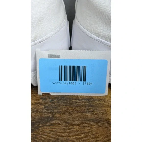 Converse Chuck Taylor All Star Lugged Women's White High Top 8.5 Canvas Sneakers - Picture 2 of 13